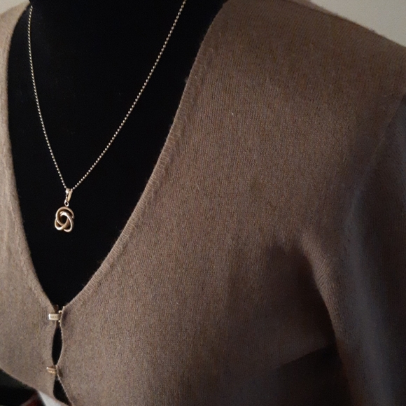 Hugo Boss Silk & Cashmere V-neck Top - Picture 4 of 15